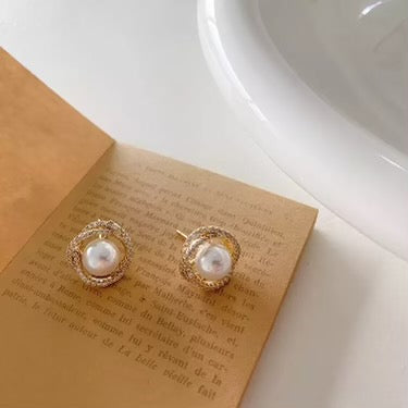 Gold twist pearl earrings
