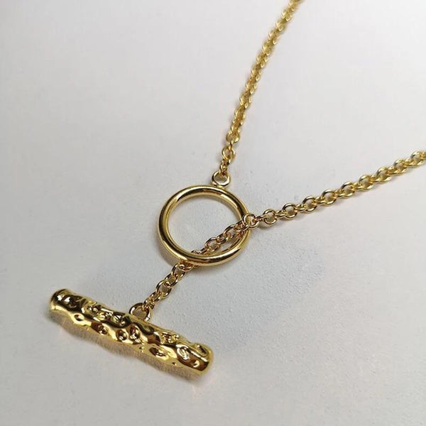 Hammered toggle clasp chain necklace